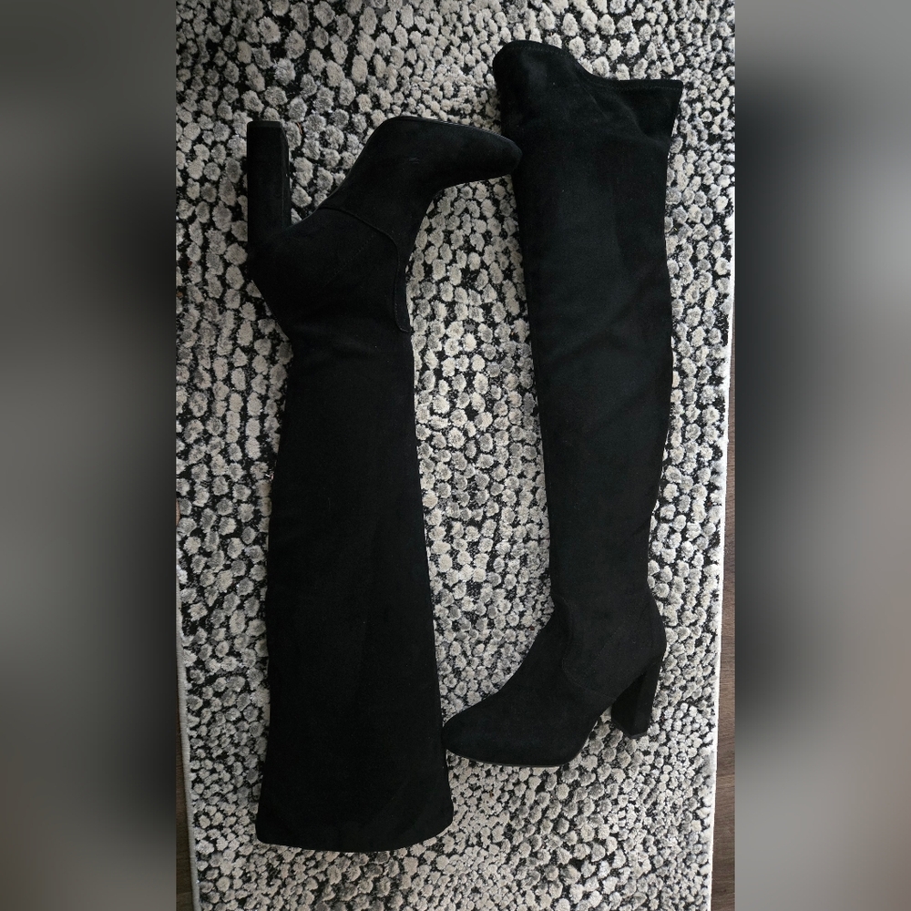 Ladies Steve Madden Emotions Tall Over The Knee boots.
